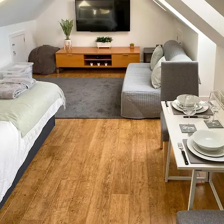 Green Glades Lovely Self Contained Apartment-Studio In Super South West Location By Staystaycations Bristol Exterior photo
