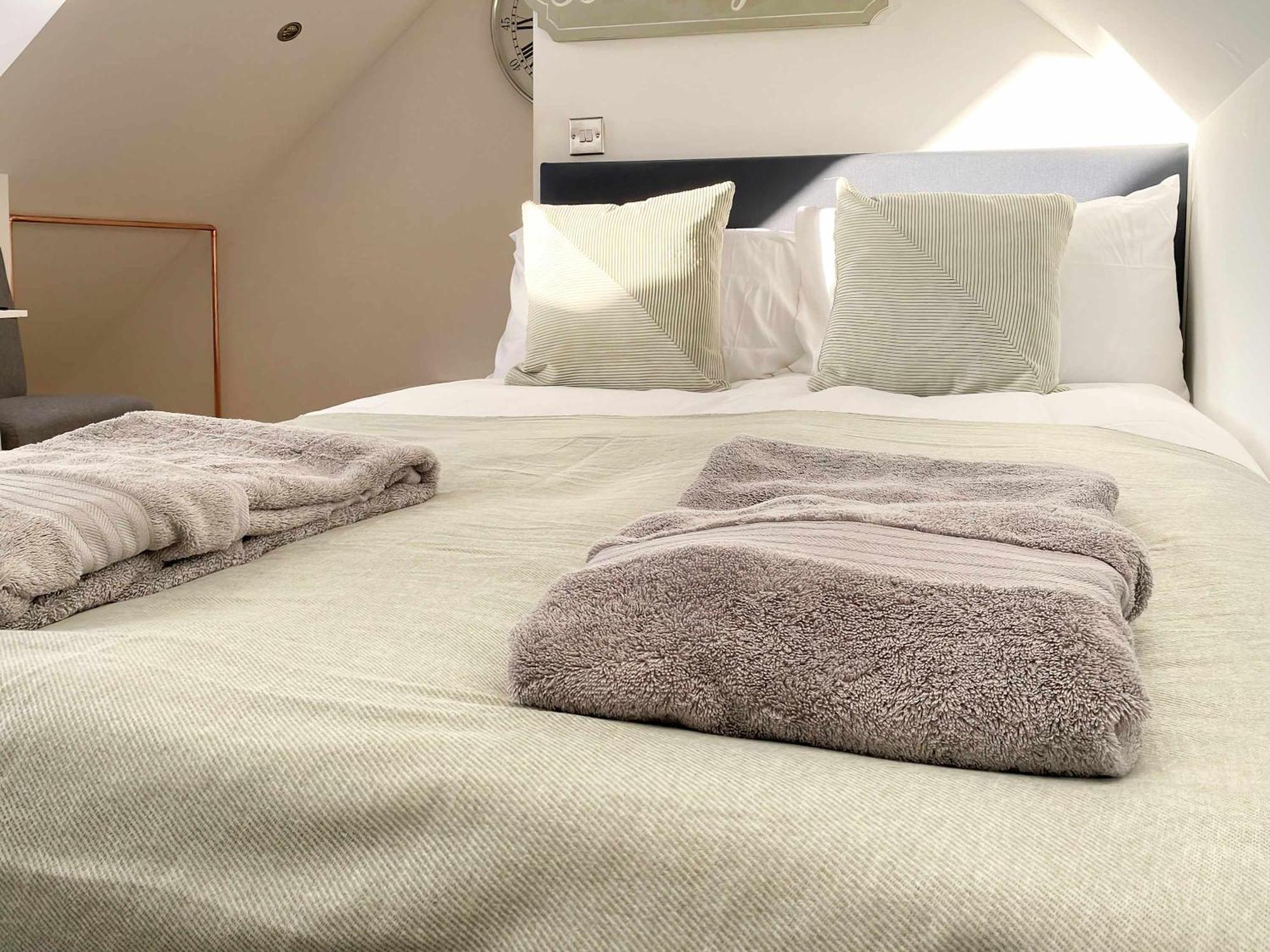 Glades Lovely Self Contained Apartment-studio In Super South West Location By Staystaycations *